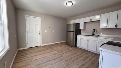 217 E Oregon St in Evansville, IN - Foto de edificio - Building Photo