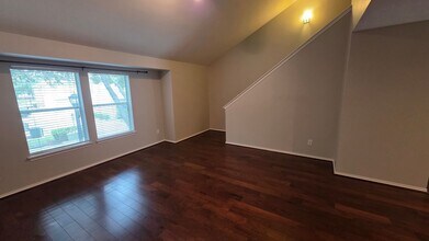 914 W Heights Hollow Ln in Houston, TX - Building Photo - Building Photo