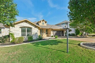 404 Highland Village Dr in Lakeway, TX - Building Photo - Building Photo
