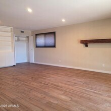 1229 E Manhatton Dr in Tempe, AZ - Foto de edificio - Building Photo