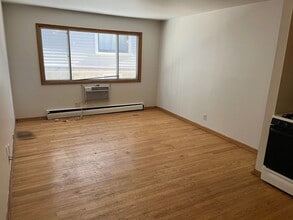 1851 N Oakland Ave in Milwaukee, WI - Building Photo - Interior Photo