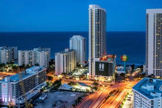 4111 S Ocean Dr in Hollywood, FL - Building Photo - Building Photo