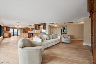 4451 Gulf Shore Blvd N in Naples, FL - Foto de edificio - Building Photo