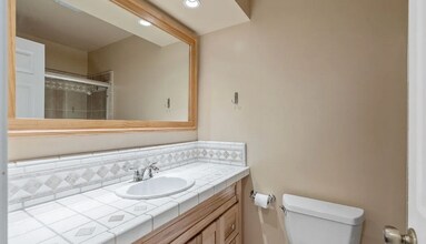 22922 Cantlay St in Los Angeles, CA - Foto de edificio - Building Photo