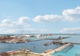 211 N Harbor Dr in Chicago, IL - Foto de edificio - Building Photo