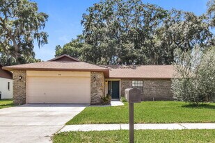 704 Orchis Way in Brandon, FL - Building Photo