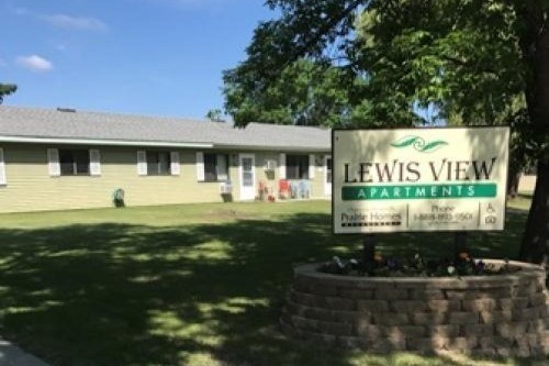 600 Lewis Ave, Unit C8 in Larimore, ND - Foto de edificio