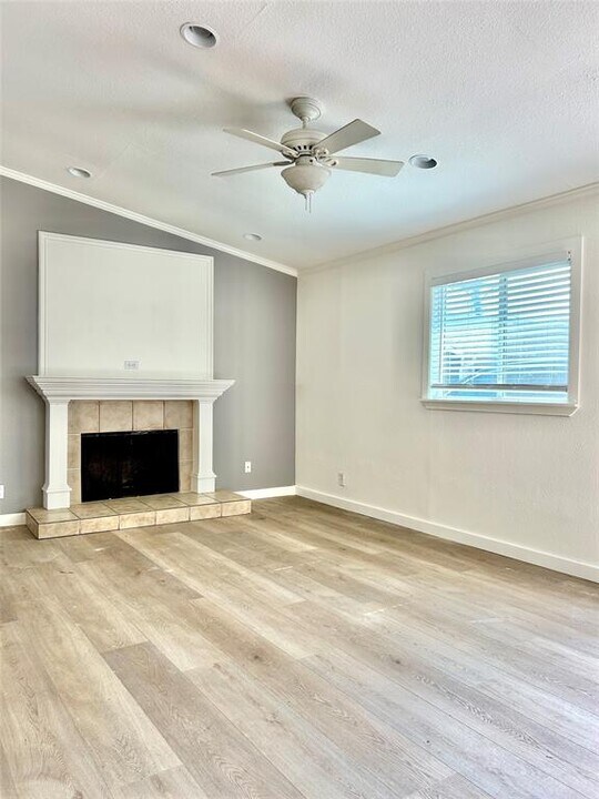 1702 Royal Hill Dr in Austin, TX - Building Photo