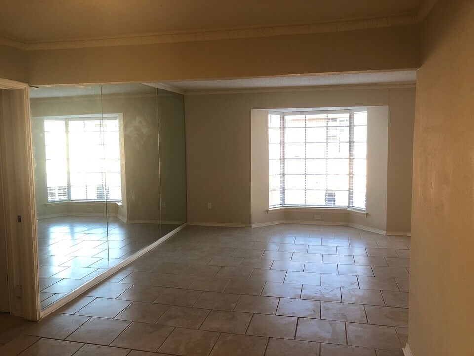 6029 Sandhurst Ln, Unit D in Dallas, TX - Foto de edificio