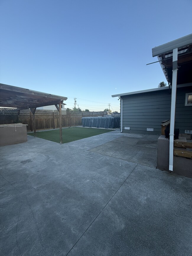 property at 1331 Rose Ave
