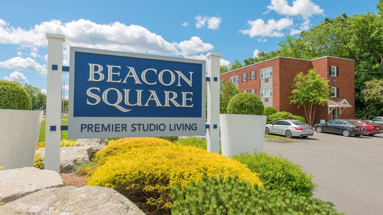 Beacon Square in Chicopee, MA - Building Photo