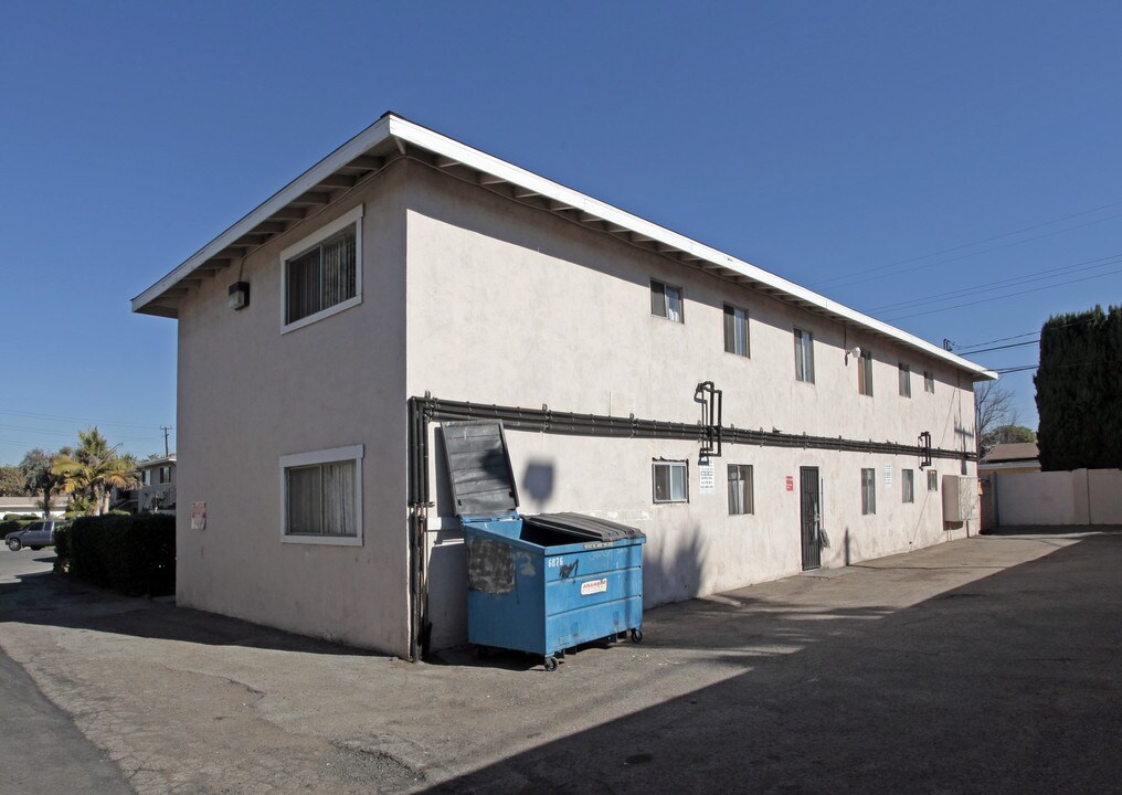 1746 W Sumac Ln in Anaheim, CA - Foto de edificio