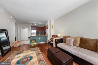 437 New York Ave NW in Washington, DC - Building Photo - Building Photo