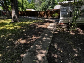 321 Alexander St in Lancaster, TX - Building Photo - Building Photo