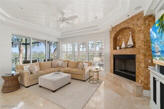25941 Hickory Blvd in Bonita Springs, FL - Foto de edificio - Building Photo