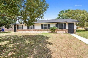 811 W Magnolia St in Kissimmee, FL - Building Photo