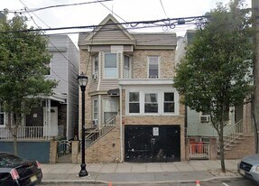 313 49th St in Union City, NJ - Building Photo