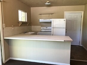 735 Rosedale Dr in Port Arthur, TX - Building Photo - Building Photo