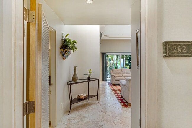 262 Por La Mar Cir in Santa Barbara, CA - Building Photo - Building Photo