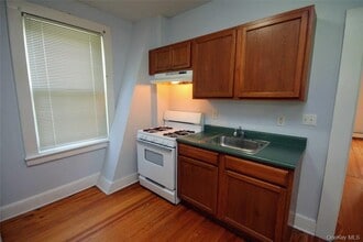11 N Liberty Dr in Stony Point, NY - Building Photo - Building Photo