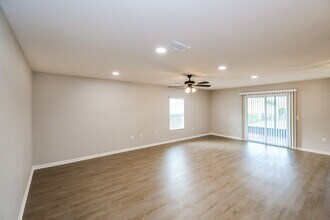 3227 Canyon Falls Dr in Green Cove Springs, FL - Foto de edificio - Building Photo