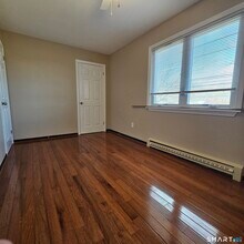 373 Wolcott St in Bristol, CT - Building Photo - Building Photo