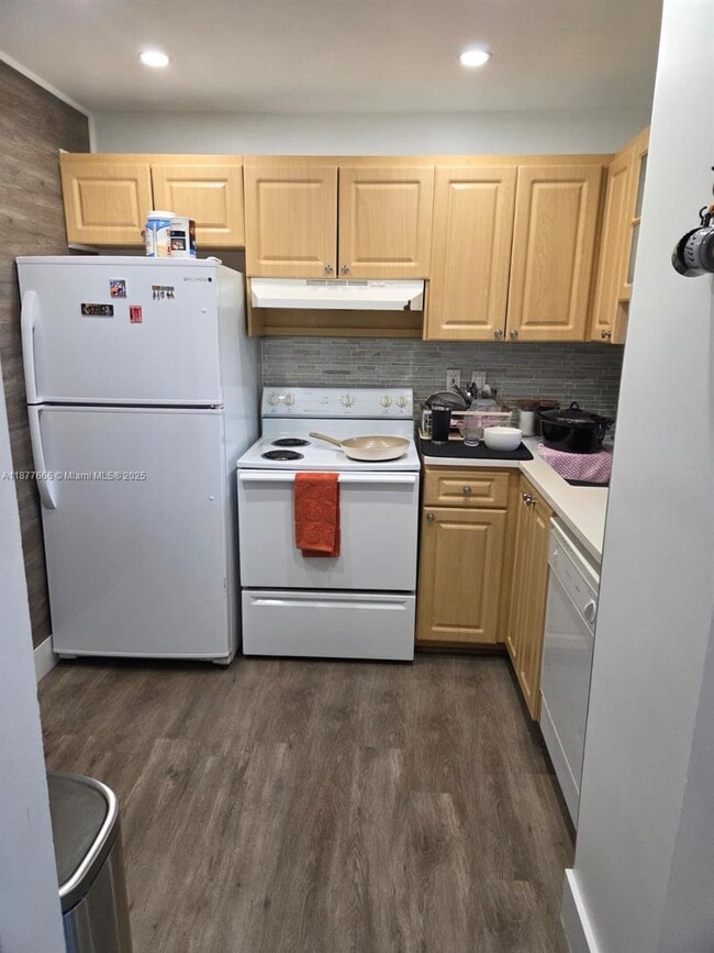 9320 Fontainebleau Blvd in Miami, FL - Building Photo - Building Photo