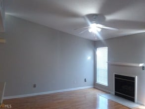 322 Granville Ct in Atlanta, GA - Building Photo - Building Photo