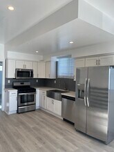 642 N Manhattan Pl in Los Angeles, CA - Building Photo - Building Photo