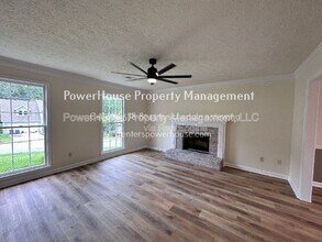 979 Sugar Crossing Ln in Sugar Hill, GA - Foto de edificio - Building Photo