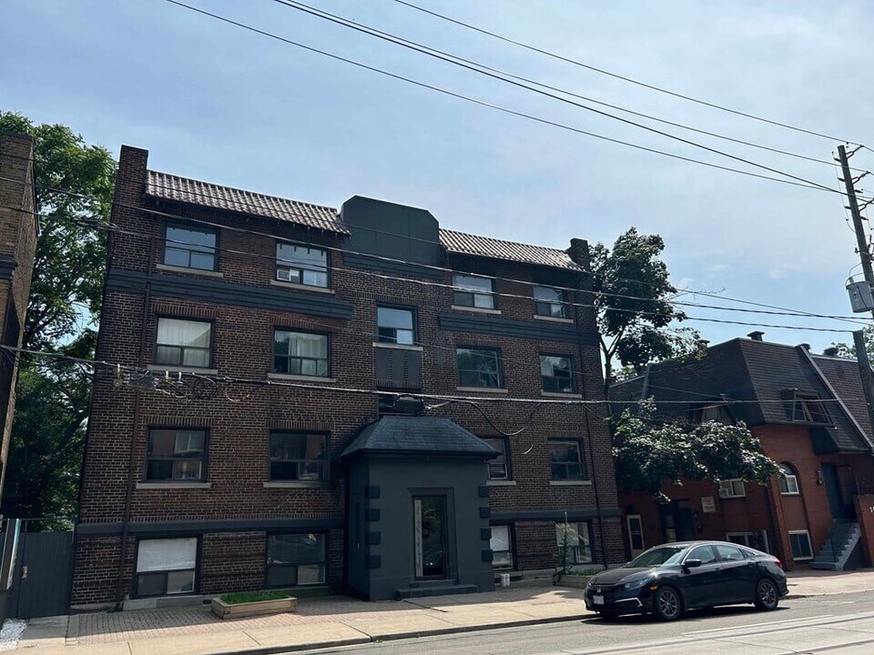 2449 Queen St E in Toronto, ON - Building Photo