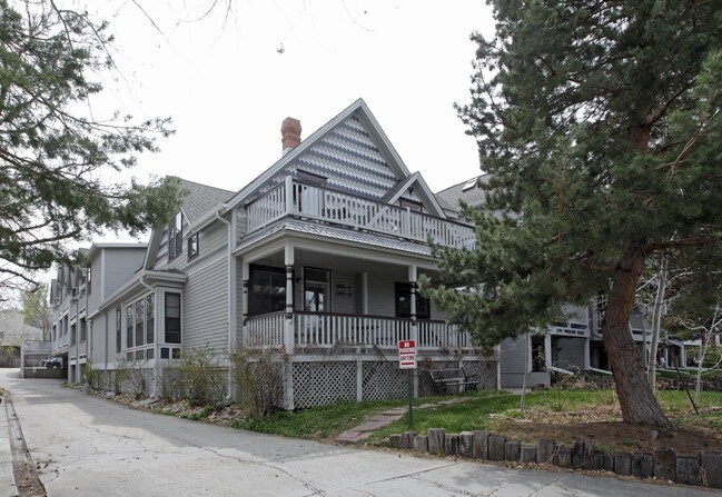 Port Court Apartments in Boulder, CO - Foto de edificio - Building Photo