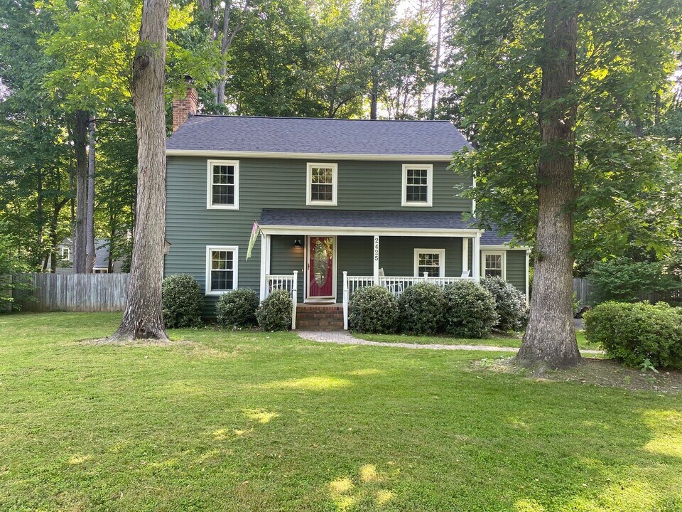 2425 Crowncrest Dr in Richmond, VA - Building Photo