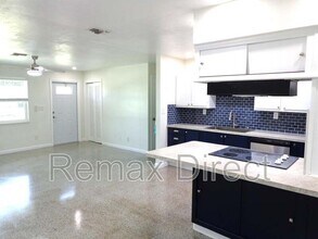 744 Buttonwood Rd in North Palm Beach, FL - Building Photo - Building Photo