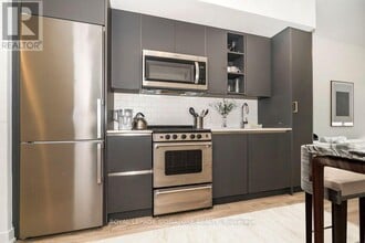 251 Manitoba St in Toronto, ON - Building Photo - Building Photo