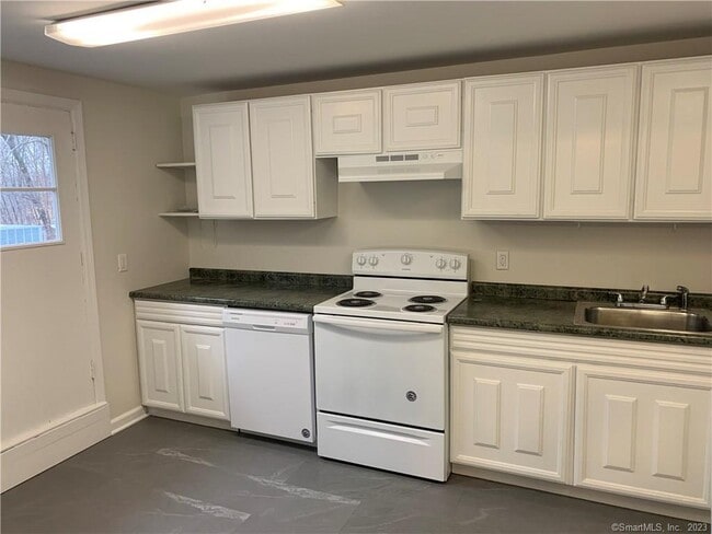 174 Mt Pleasant Rd in Newtown, CT - Building Photo - Building Photo
