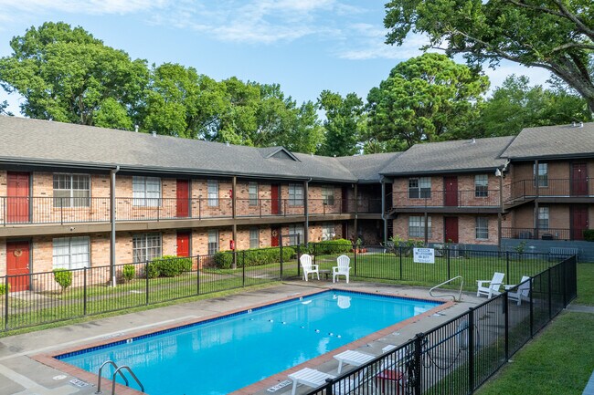 Claridge Apartments in Huntsville, TX - Foto de edificio - Building Photo