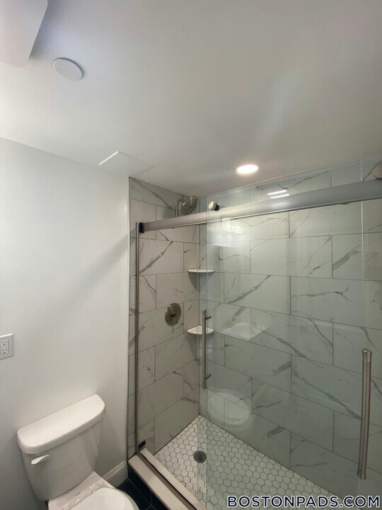 98 Queensberry St in Boston, MA - Building Photo