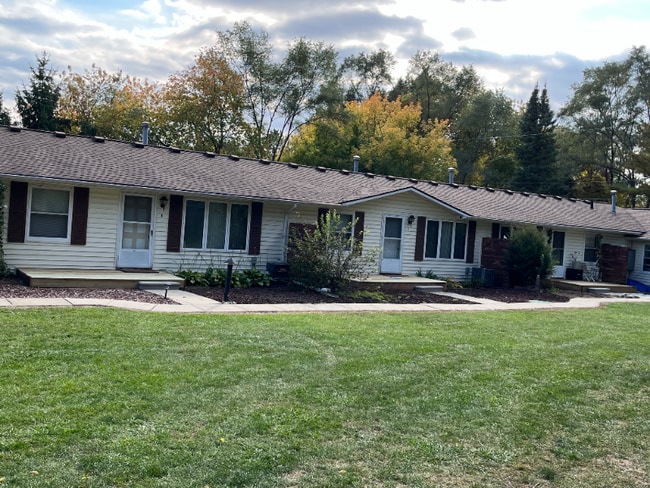 1583 Highland Park Dr in Highland Township, MI - Building Photo - Building Photo