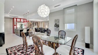 739 5th Ave N in Naples, FL - Building Photo