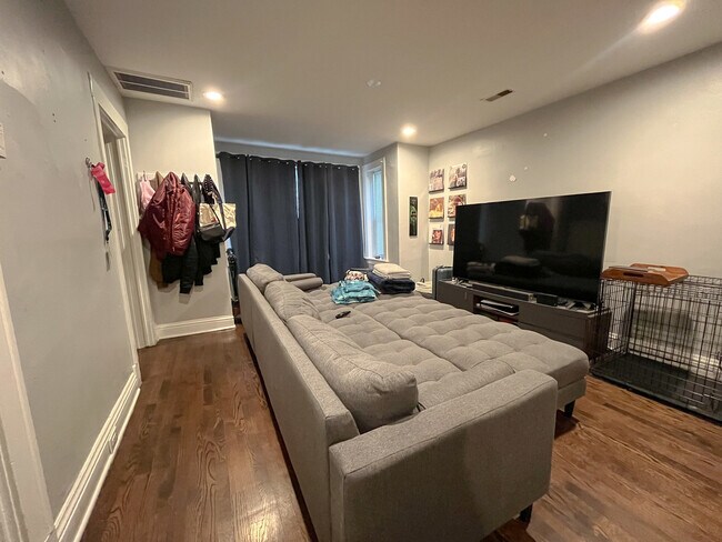 2541 W Cortland St in Chicago, IL - Foto de edificio - Building Photo