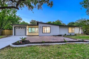 225 Seford Dr in Terrell Hills, TX - Building Photo