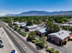 Pine Lane Apartments in Albuquerque, NM - Building Photo - Building Photo