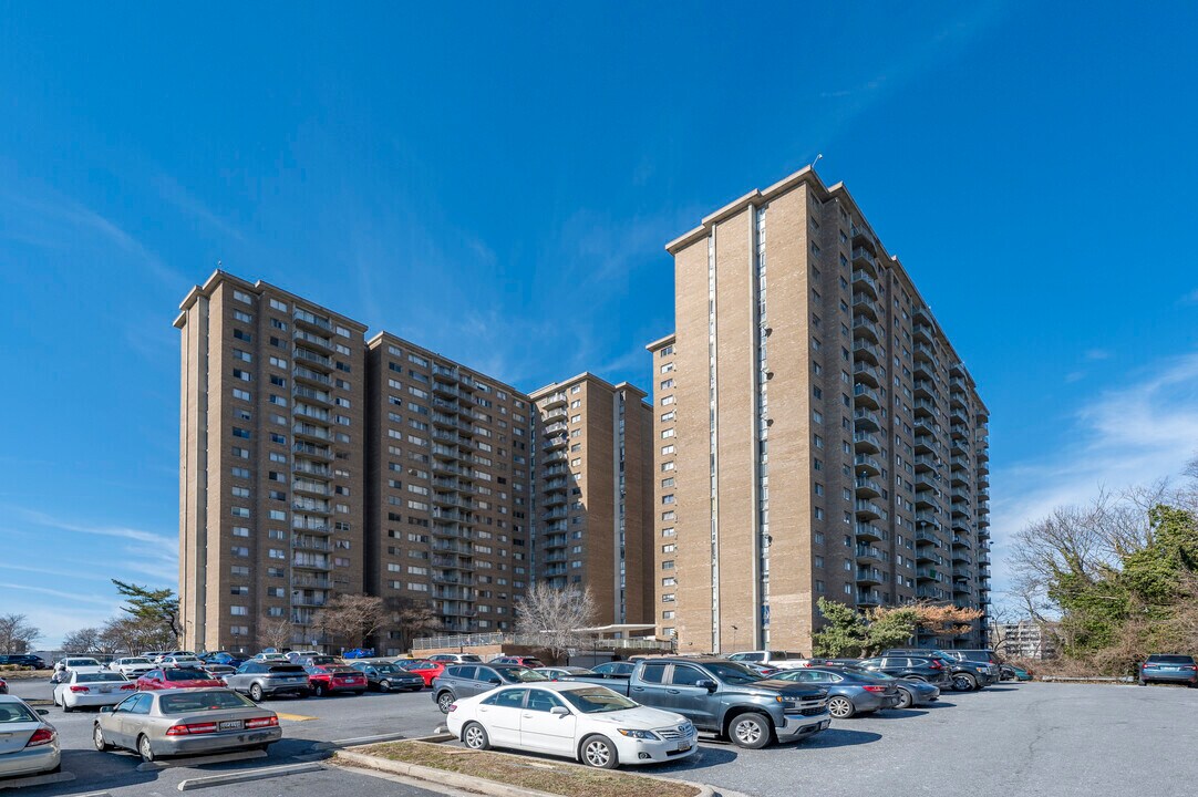 Presidential Towers in Adelphi, MD - Building Photo