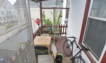 32 Linden St, Unit 2 in Boston, MA - Building Photo - Building Photo