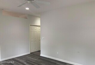 101 E Rhode Island Ave, Unit Apt F in Southern Pines, NC - Foto de edificio - Building Photo