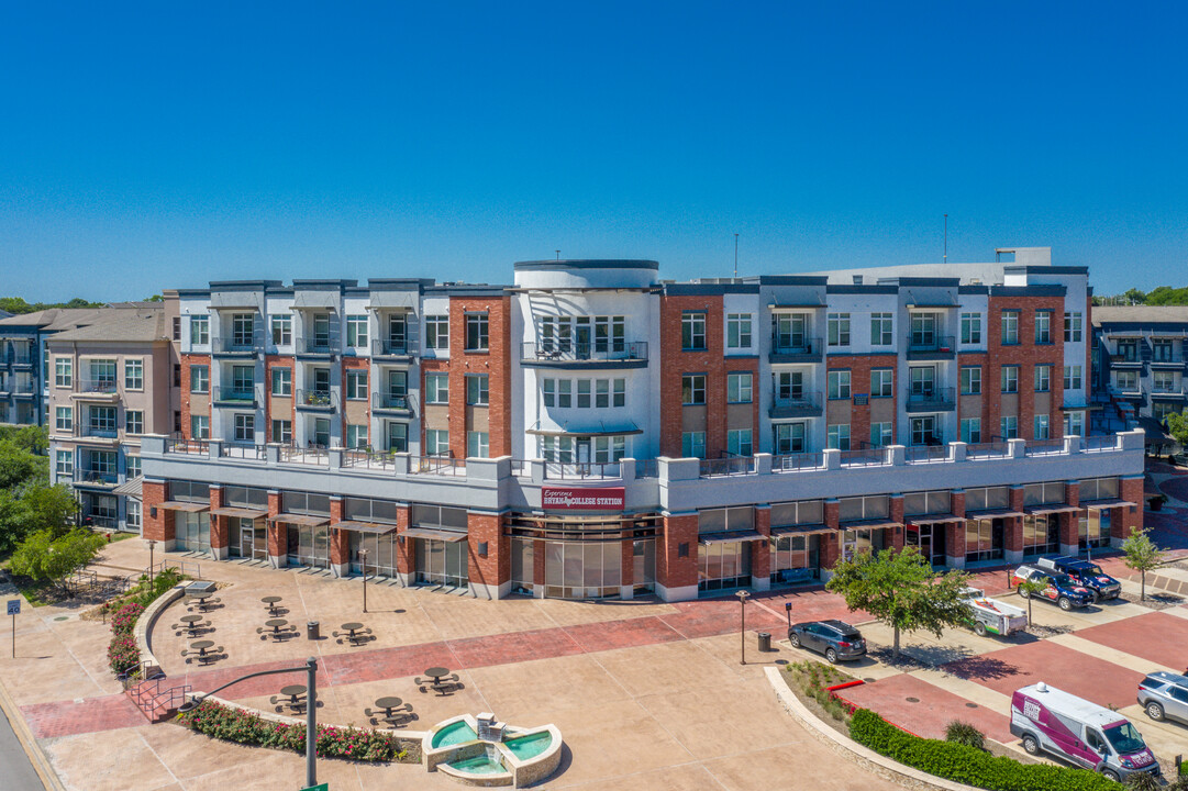 The Lofts at Wolf Pen Creek in College Station, TX - Foto de edificio