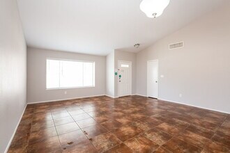 1621 Running Creek Dr in North Las Vegas, NV - Building Photo - Building Photo