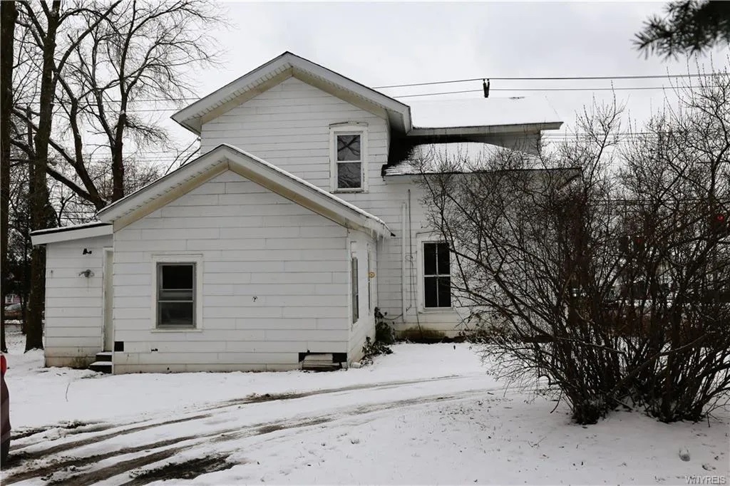 110 S Transit St in Lockport, NY - Building Photo