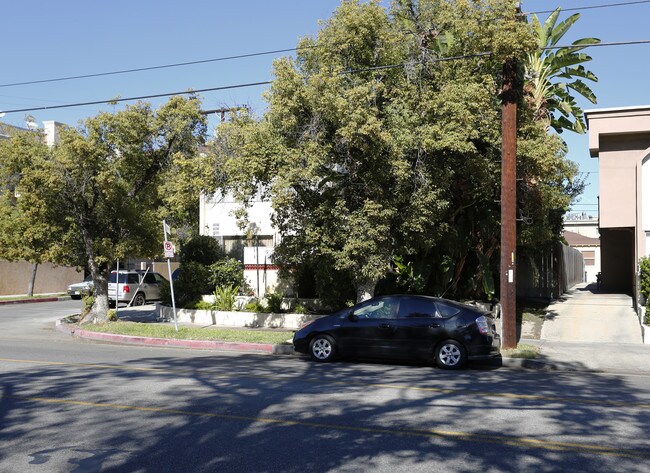 10821-10825 Satsuma Ave in North Hollywood, CA - Building Photo - Building Photo